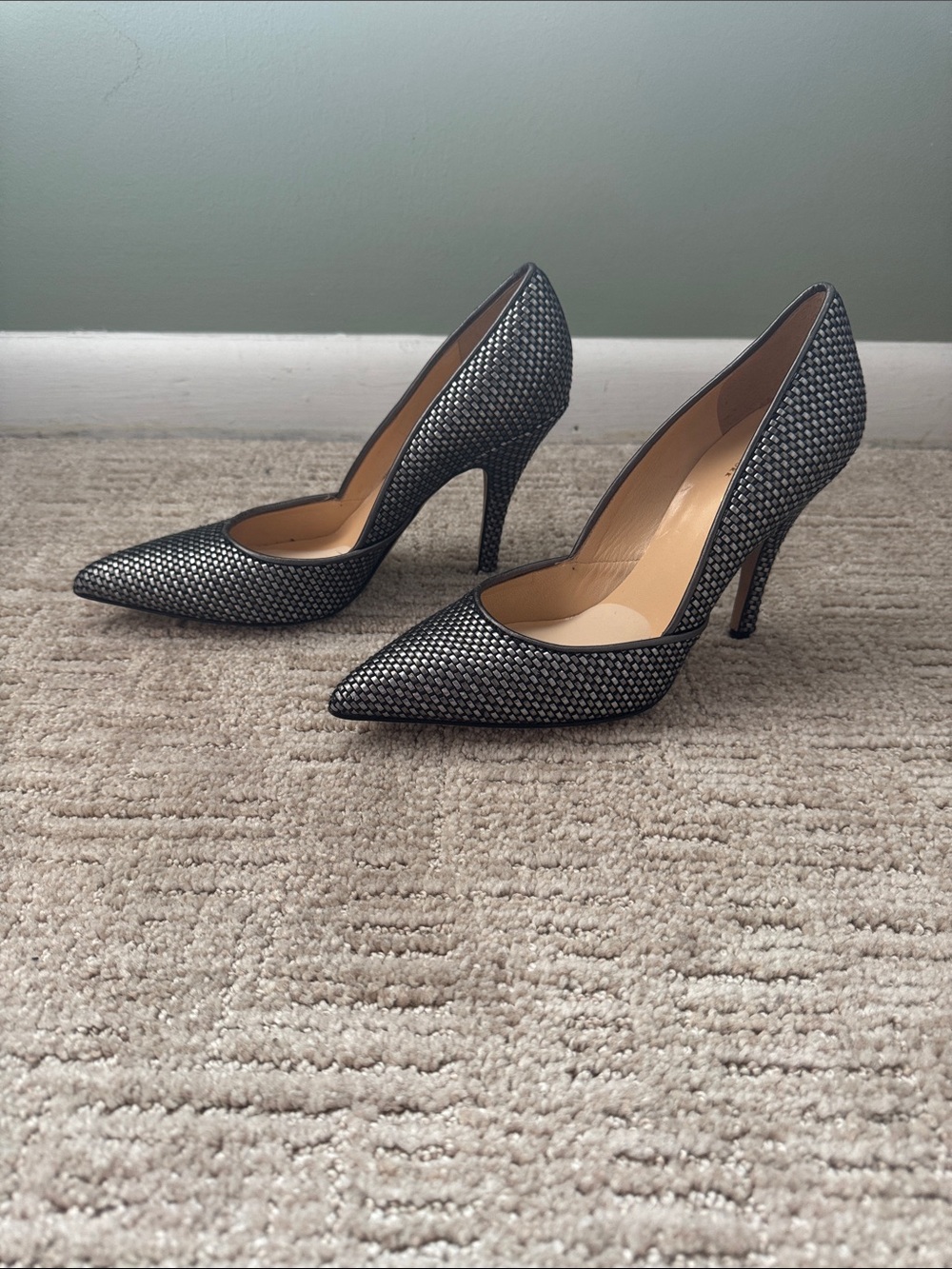 Kate Spade Pointed-Toe Metallic High Heel Pumps in Black and Silver. Worn once.